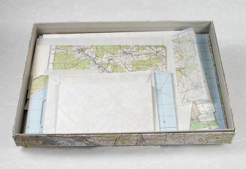 TOPO doos, gevuld met topo papier en enveloppen